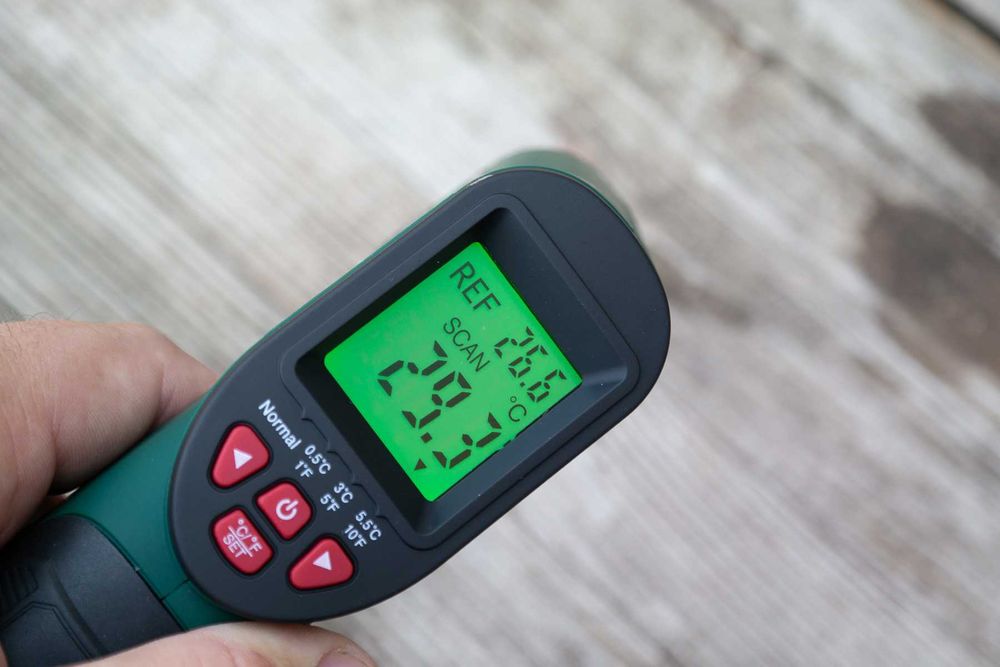 Termometru pistol digital cu infraroșu cu laser