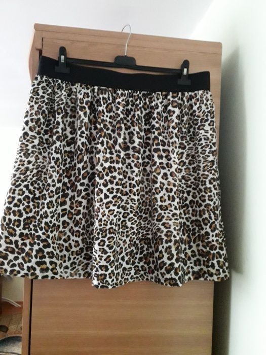 fusta , subțire,  noua.