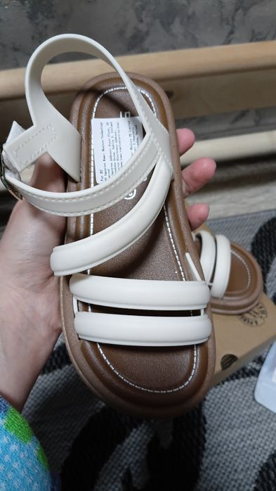 Новые сандали на девочку