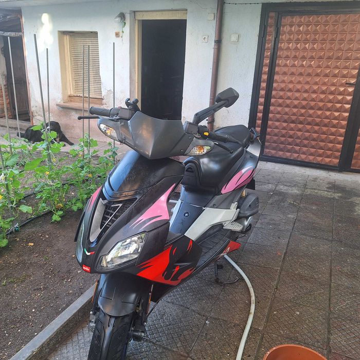 продавам скутер aprilia sr 50