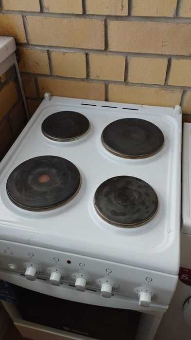 Продам электроплиту Делюкс