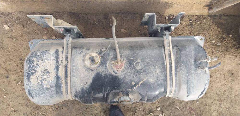 ISUZU bak 110 litrli sotiladi 700 ming so'm