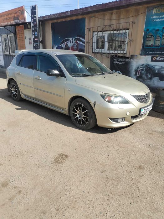 Продам автомобиль Мазда 3