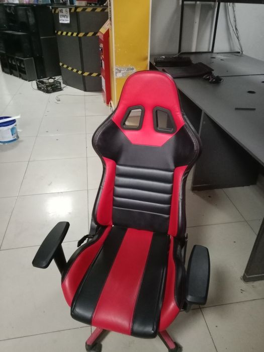 Продам стол для компьютерного клуба