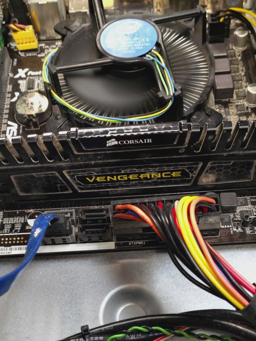 Продавам компютър