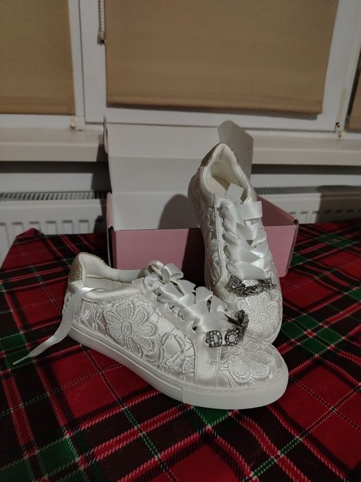 Adidași mireasă numărul 37