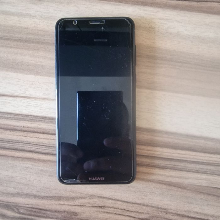 Продам телефон Huawei P smart.