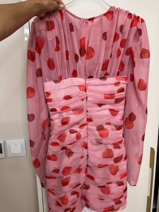 Продавам дамска рокля по тялото