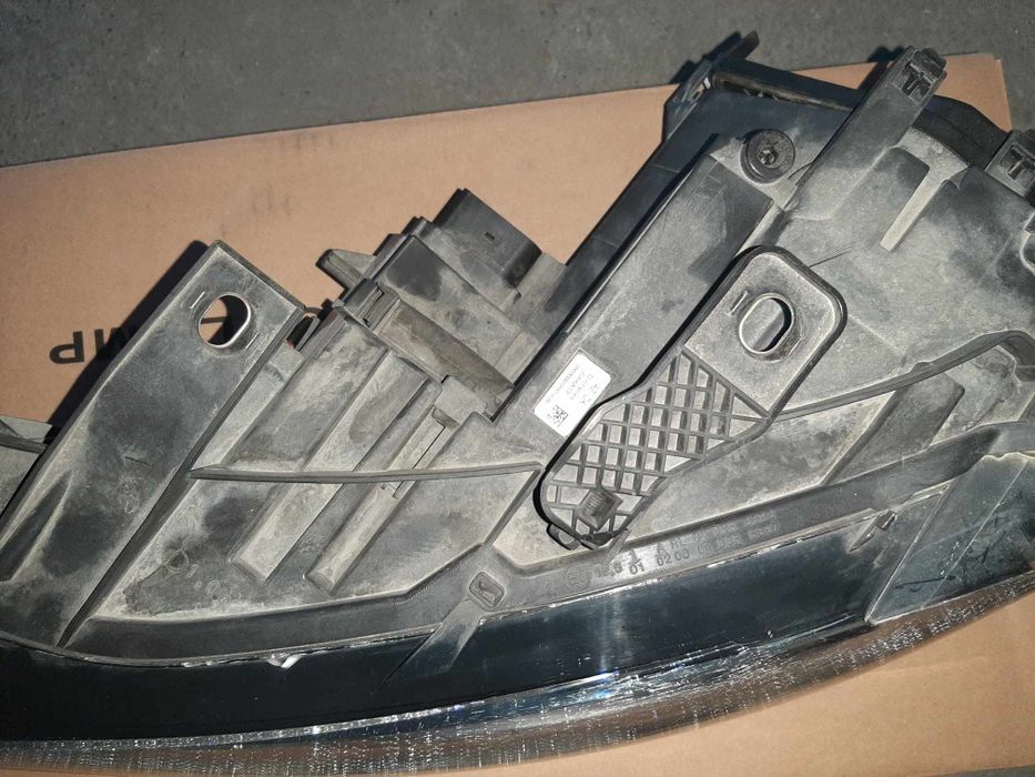 Ляв фар за Ауди Q3