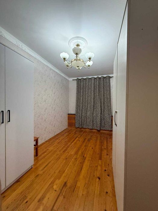 Продаётся квартира 3-х комнатная переделанная в 4-х комнатную.