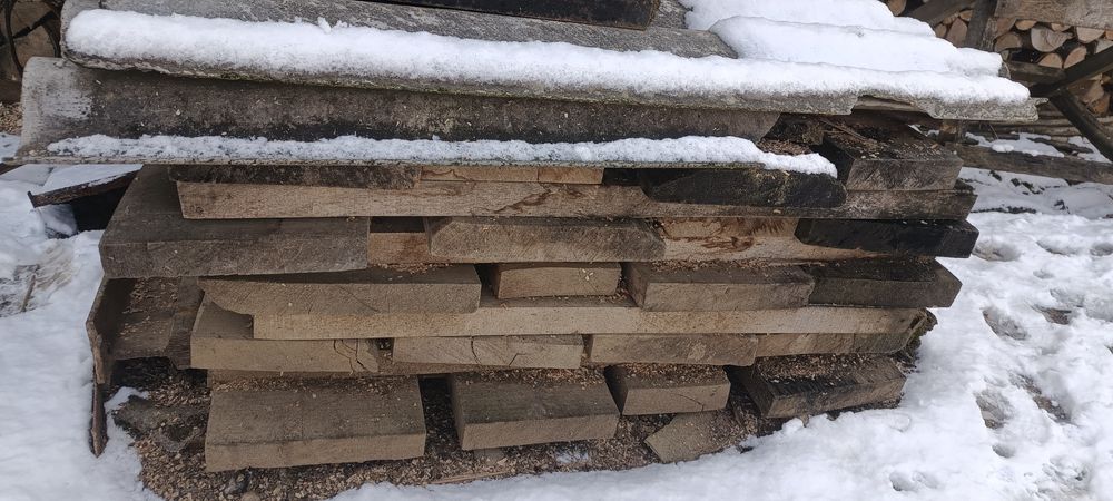 Vand scândură de nuc pentru scara interioara.