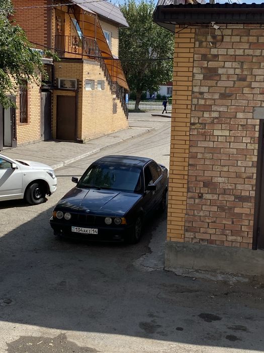 Продам БМВ 520 е34