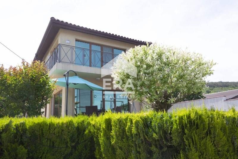 Продава се Къща в Варна, м-т Траката - 201 кв.м за 1816 €/кв.м - Снимка #1