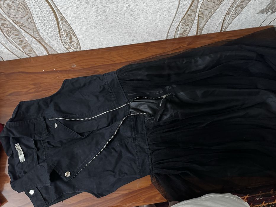 Продам женские платья