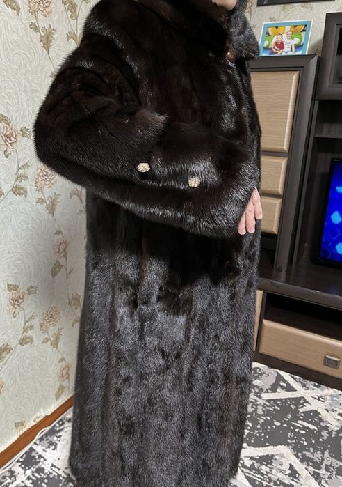 Продам шубу норковую.