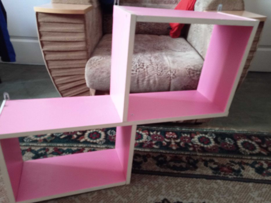 полка настенная розовая