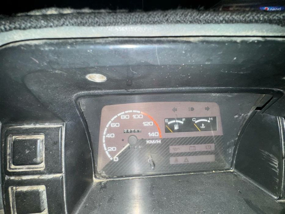 Damas 1995 yil , rangi kizil , propanda yuradi