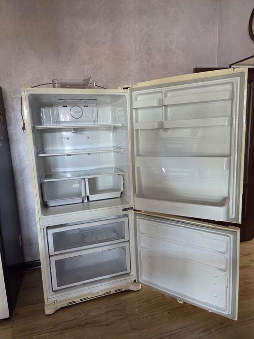 Холодильник большой