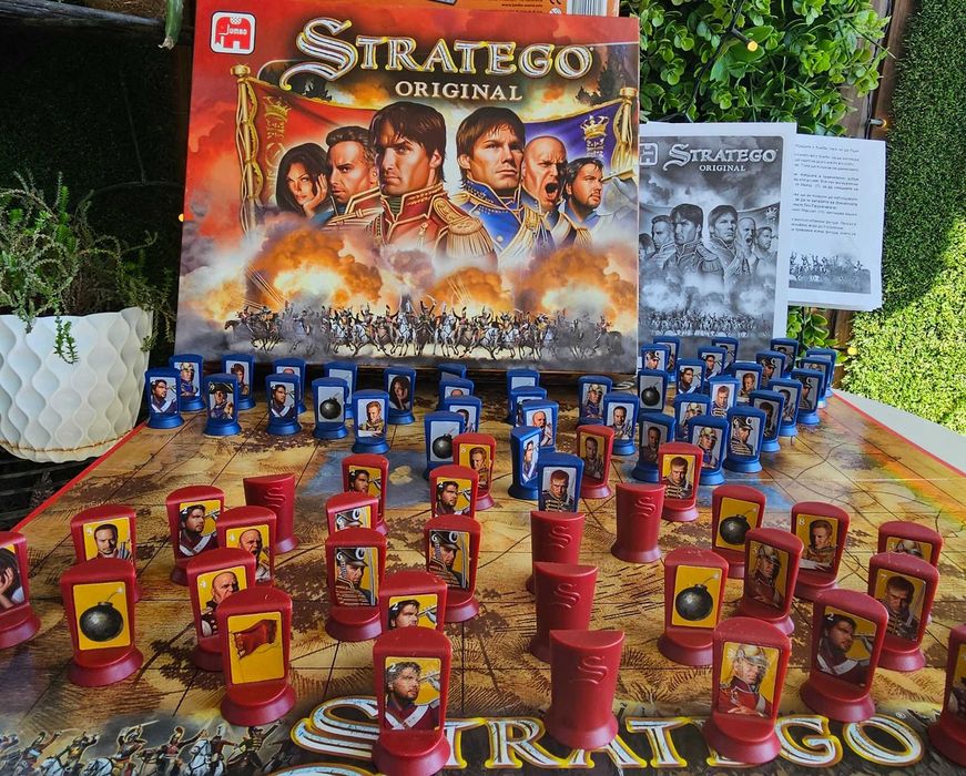 Игра на стратегии. Настолна игра. Stratego.