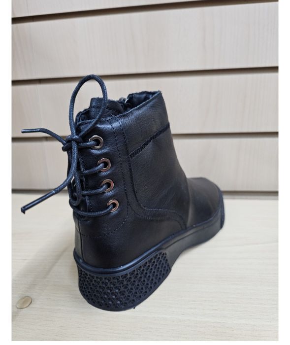 Продам осенние женские ботинки
