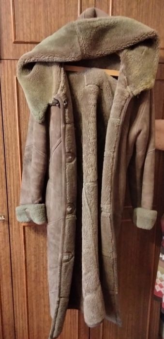 Продам шубу  цегейковую , куртки
