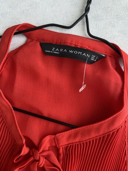 Червен потник на Зара, H&M