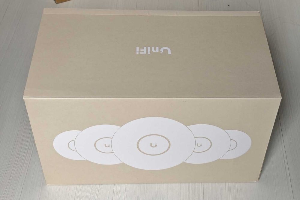 5 броя Ubiquiti UniFi U7-PRO-5 access point пълен комплект
