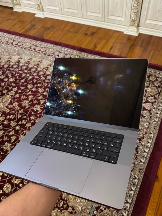 MacBook Pro 16″ M2 Max — 32GB / 1TB / 38 GPU