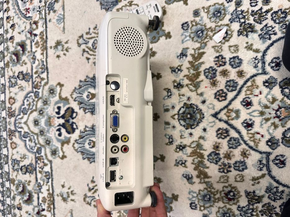 Продам проектор в хорошом состояний