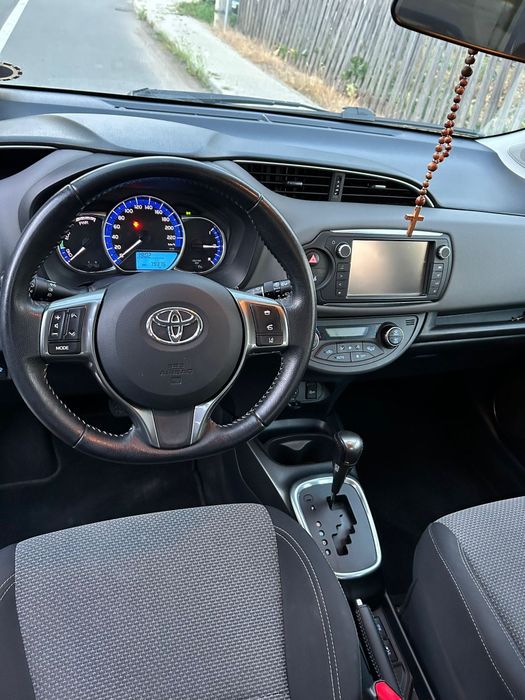 Toyota Yaris Hybrid 2016