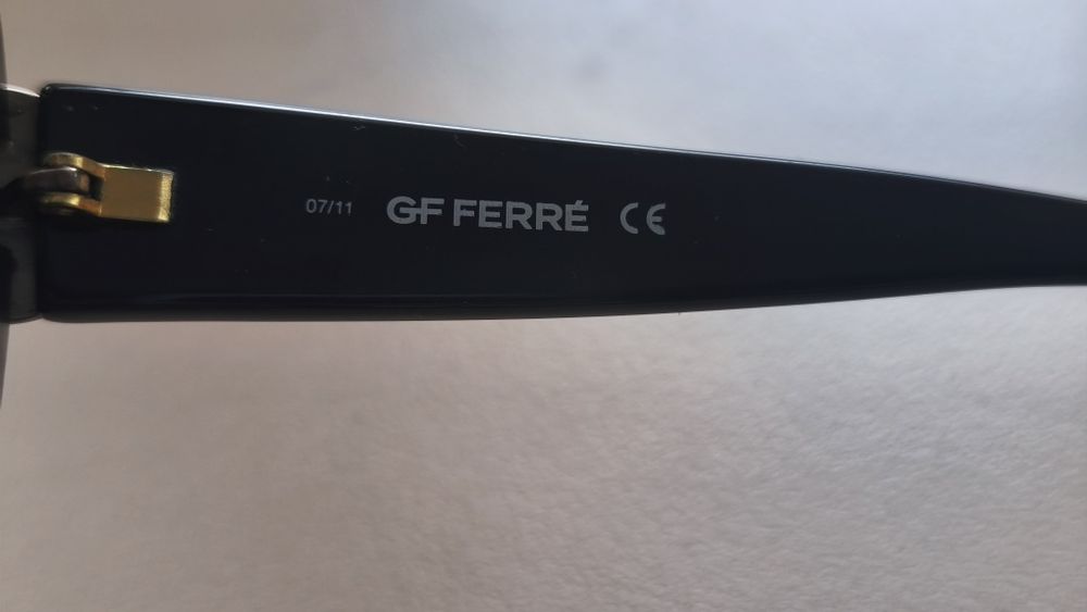 Слънчеви очила FERRE