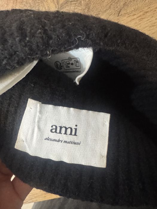 Шерятянная шапка от Ami