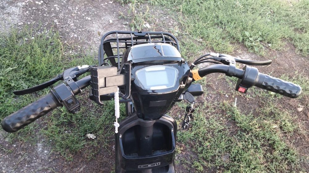 продам скутер ск8