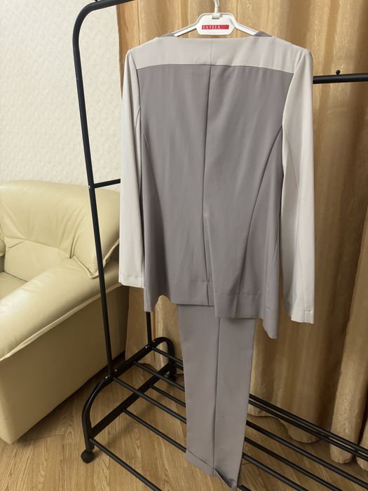 Брючные костюмы новые