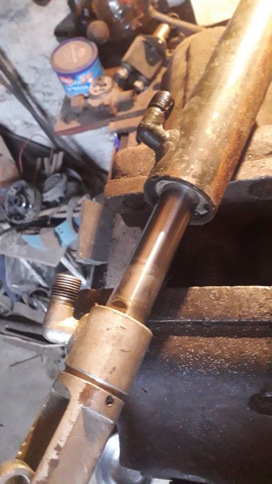 Cilindru hidraulic și pompă hidraulică