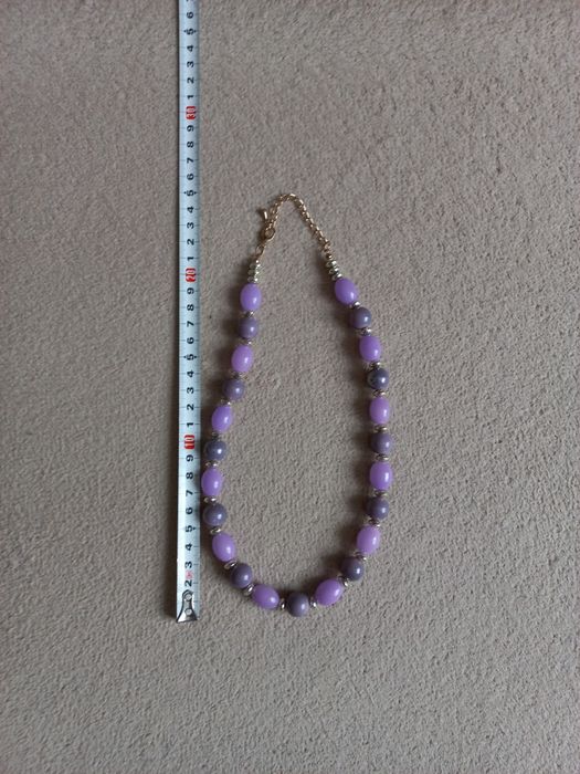 Бусы, бижутерия.