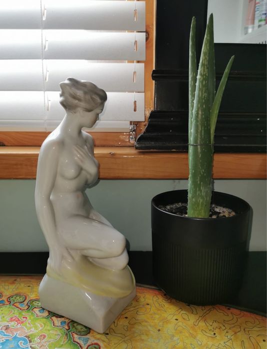 Антикварна порцеланова фигура марка Холохаза Унгария рядка колекция