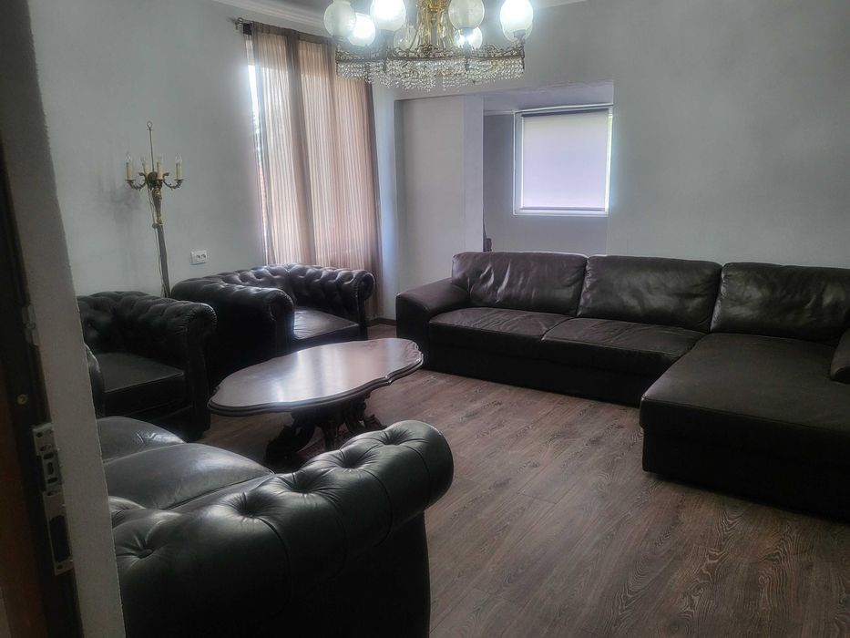 Apartament + garaj de vanzare