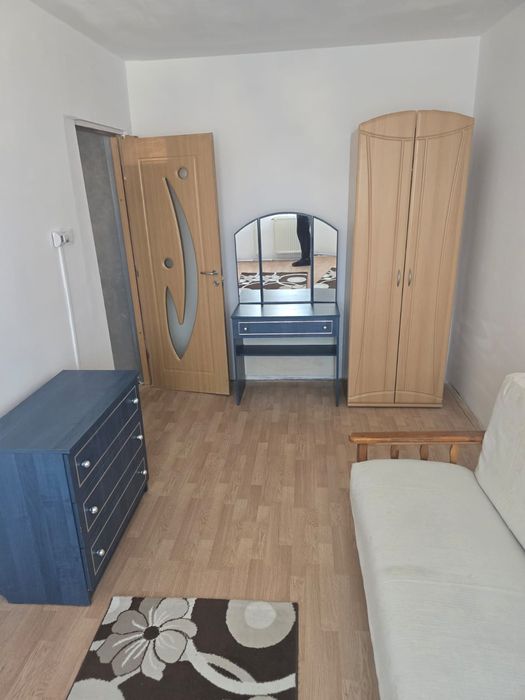 Vând apartament cu 2 camere în Deta zona Târgu Mare etaj 1