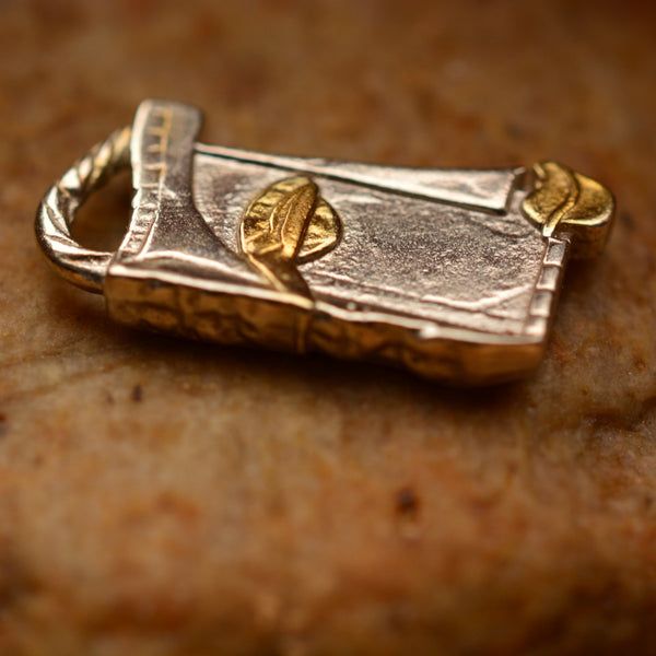 Сребърен медальон 925 „Лицето на Муза“ със златни акценти