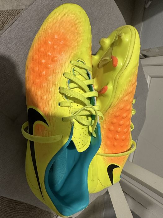 Ghete fotbal cu crampoane