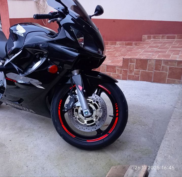 Vând Honda CBR f4i