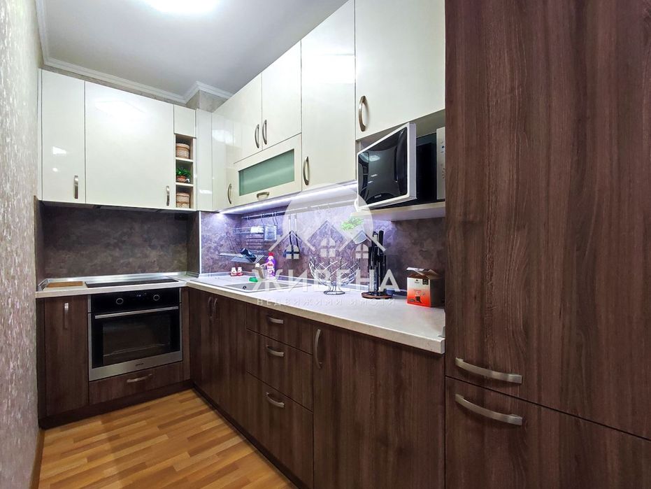 Дава се под наем Двустаен апартамент в к.к. Св.Св. Константин и Елена - 80 кв.м за 810 € - Снимка #3