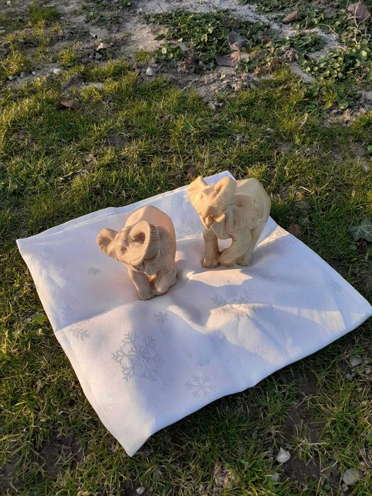 Elefanti sculptati din fildes