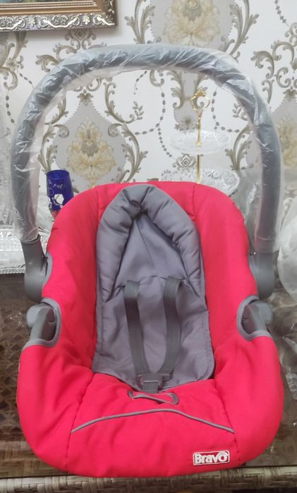 Два идеальных автокресла-переноски.