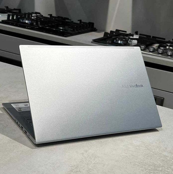 Asus Vivobook i5-1135g7/8/256/Display OLED FHD 15'6