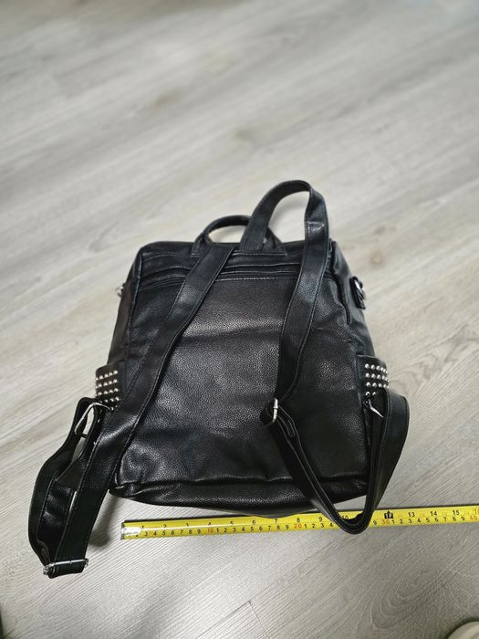 Раница с метални капси