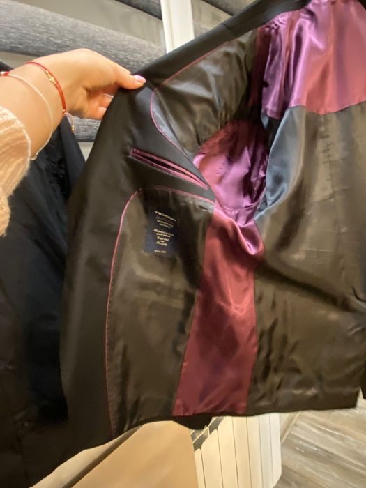 Продавам мъжки костюм