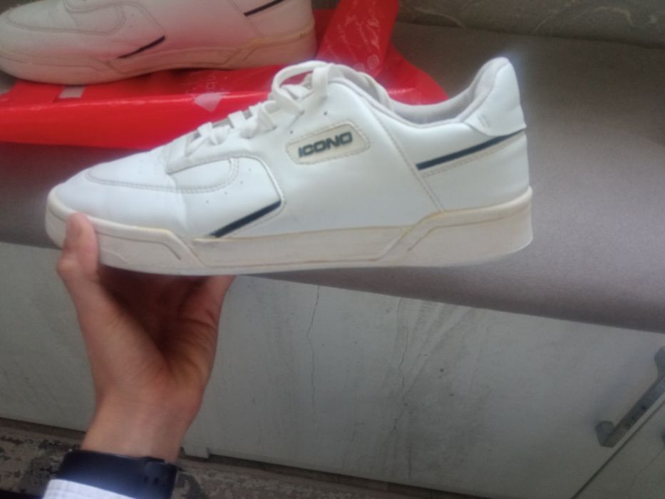 Продаются кроссовки новые