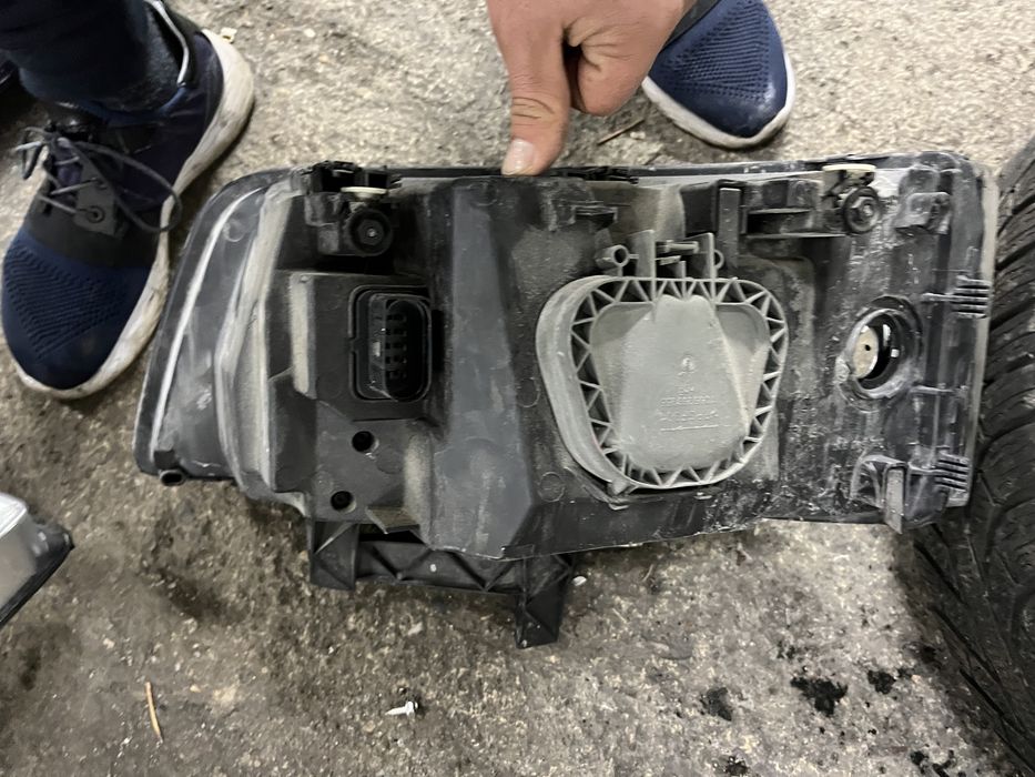 Фар VW Transporter ляв и десен
